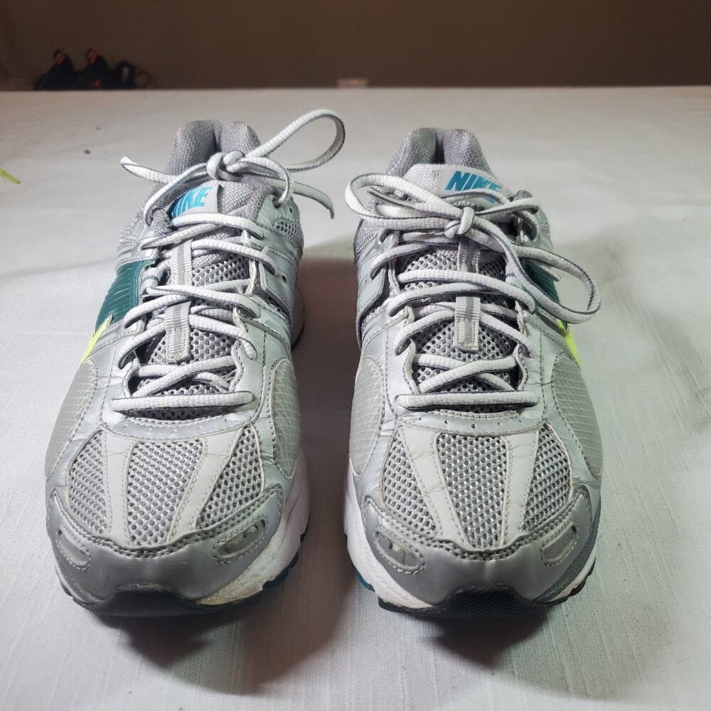 Nike Women's Athletic Sneakers Size 9.5 White Running Shoes 395850-004